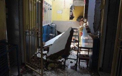 Dari Reruntuhan 5.0 Skala Richter